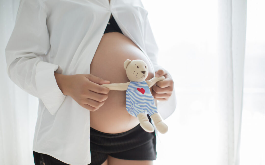 Engravidar espontaneamente e planejar um segundo filho com óvulos congelados: é possível?